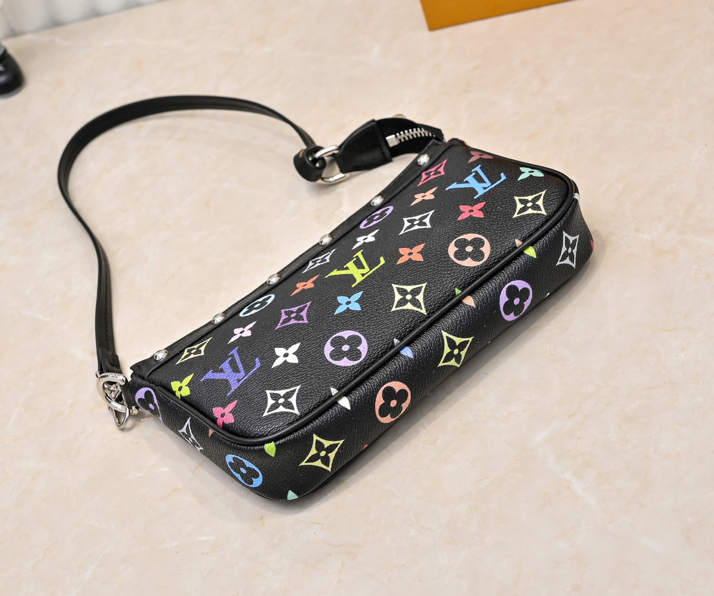 15XE12BDE Stylish leather bag