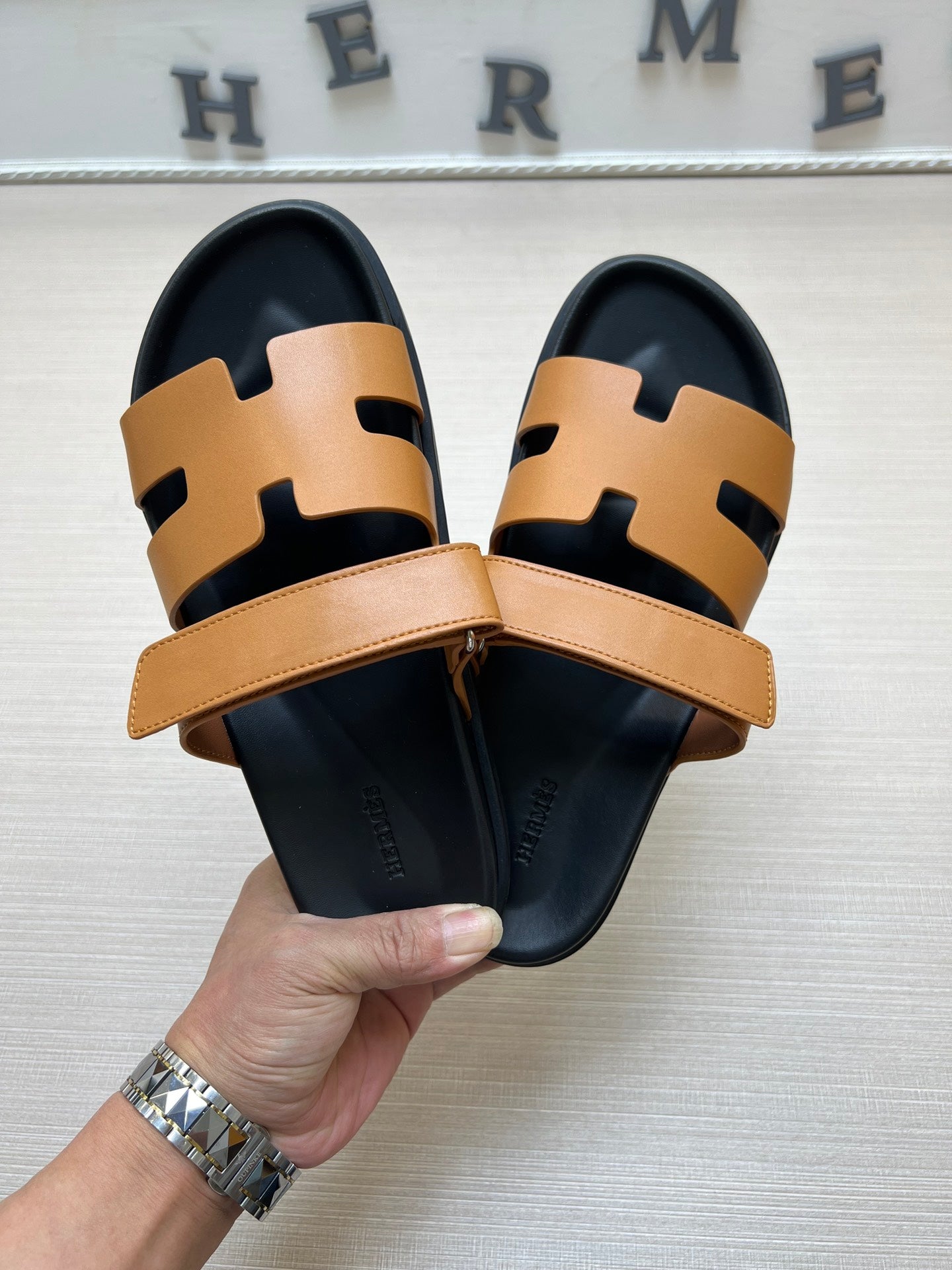 54H1ZDE Stylish slippers