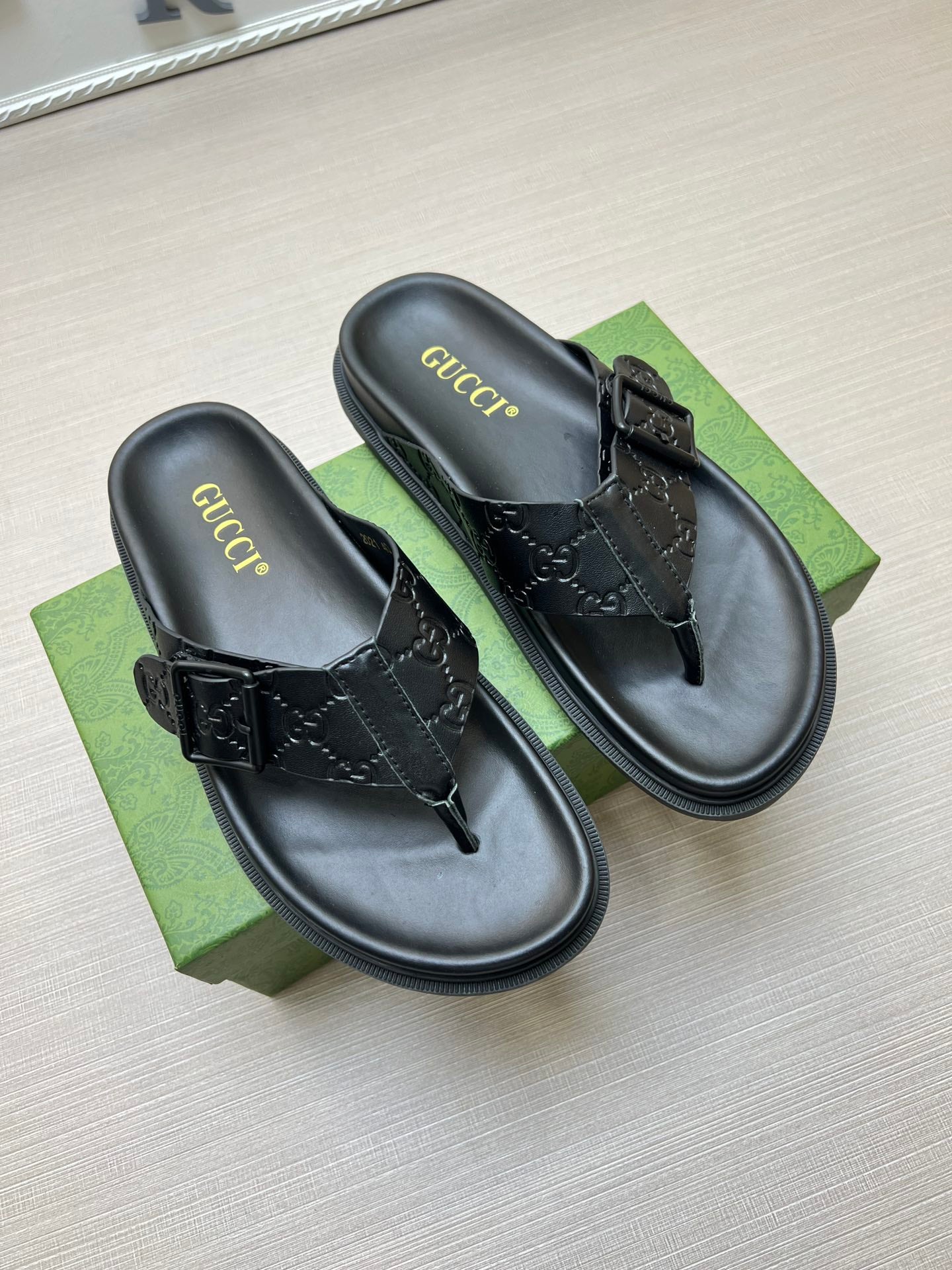 54B91ZDE Stylish slippers