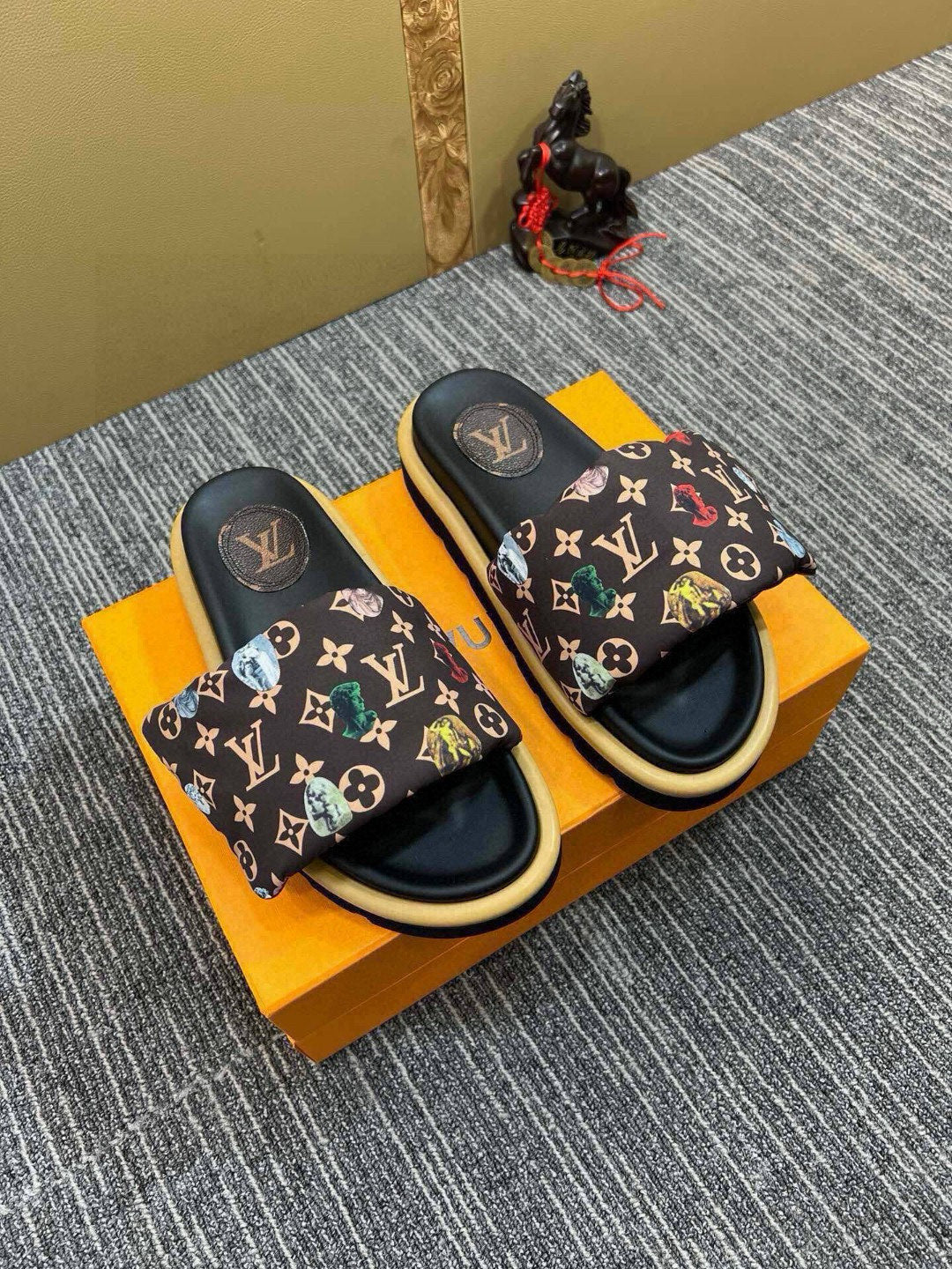 5QE12ZDE Stylish Slippers