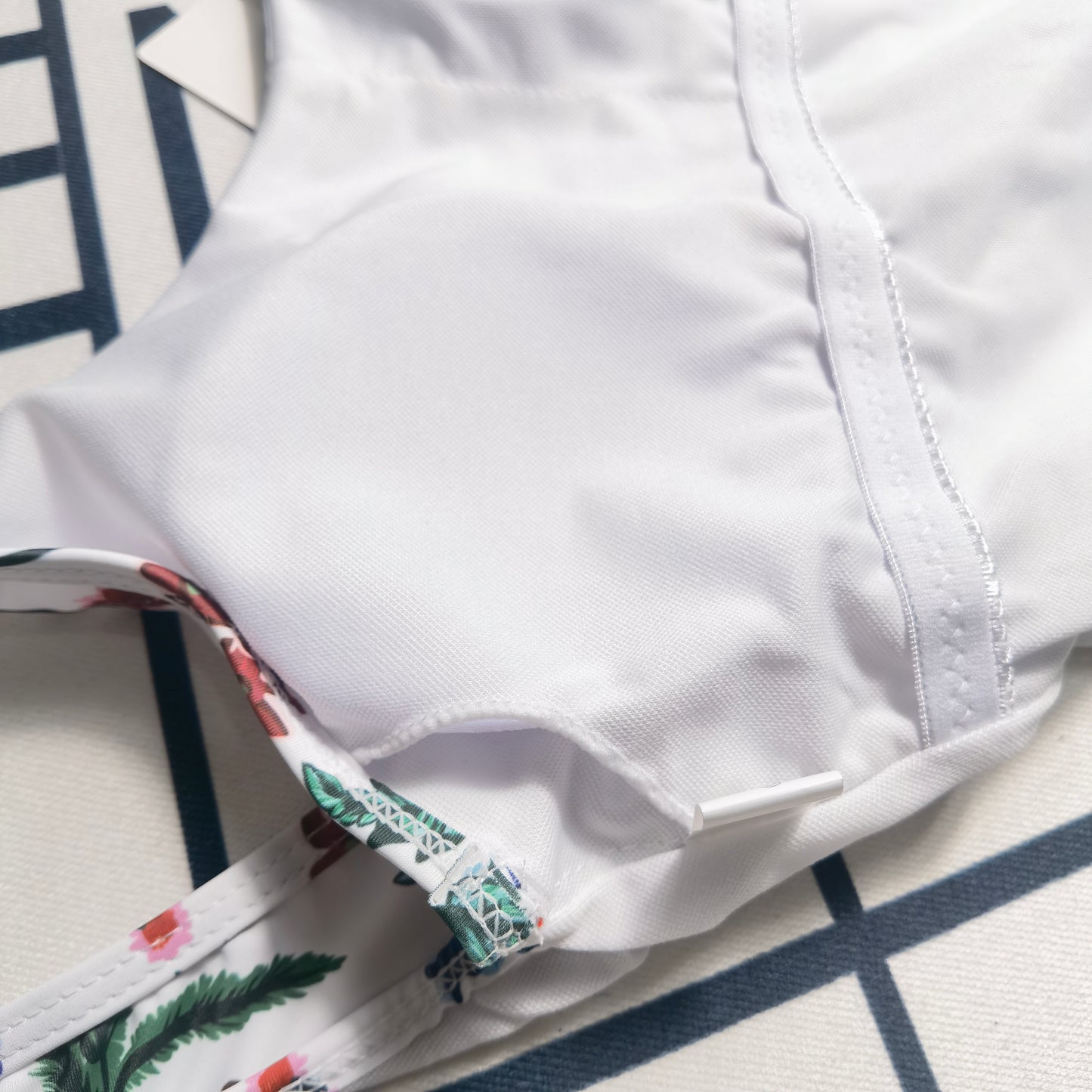 14D105YDE Stylish Bikini swimsuit