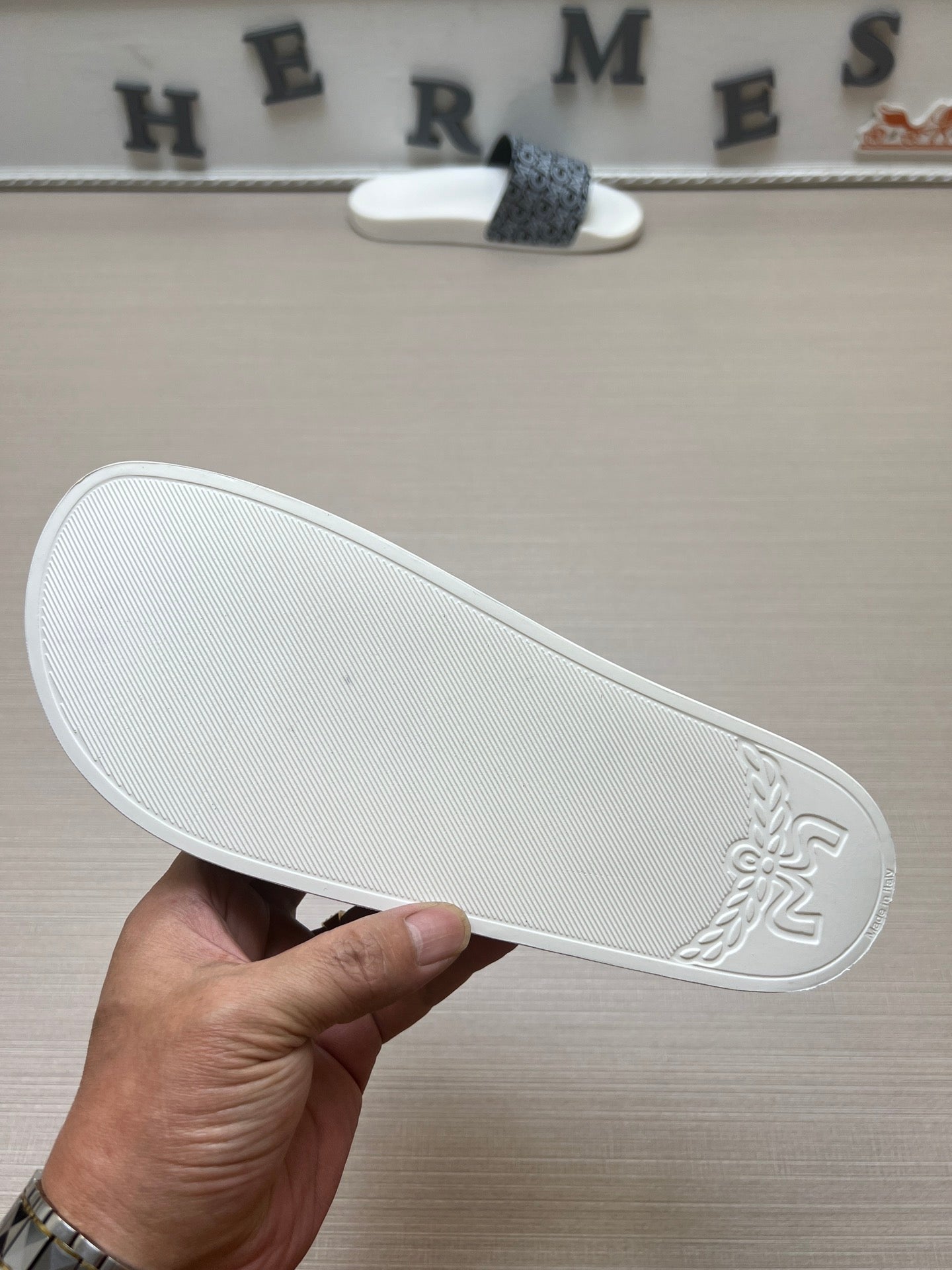 54M45ZDE Stylish slippers