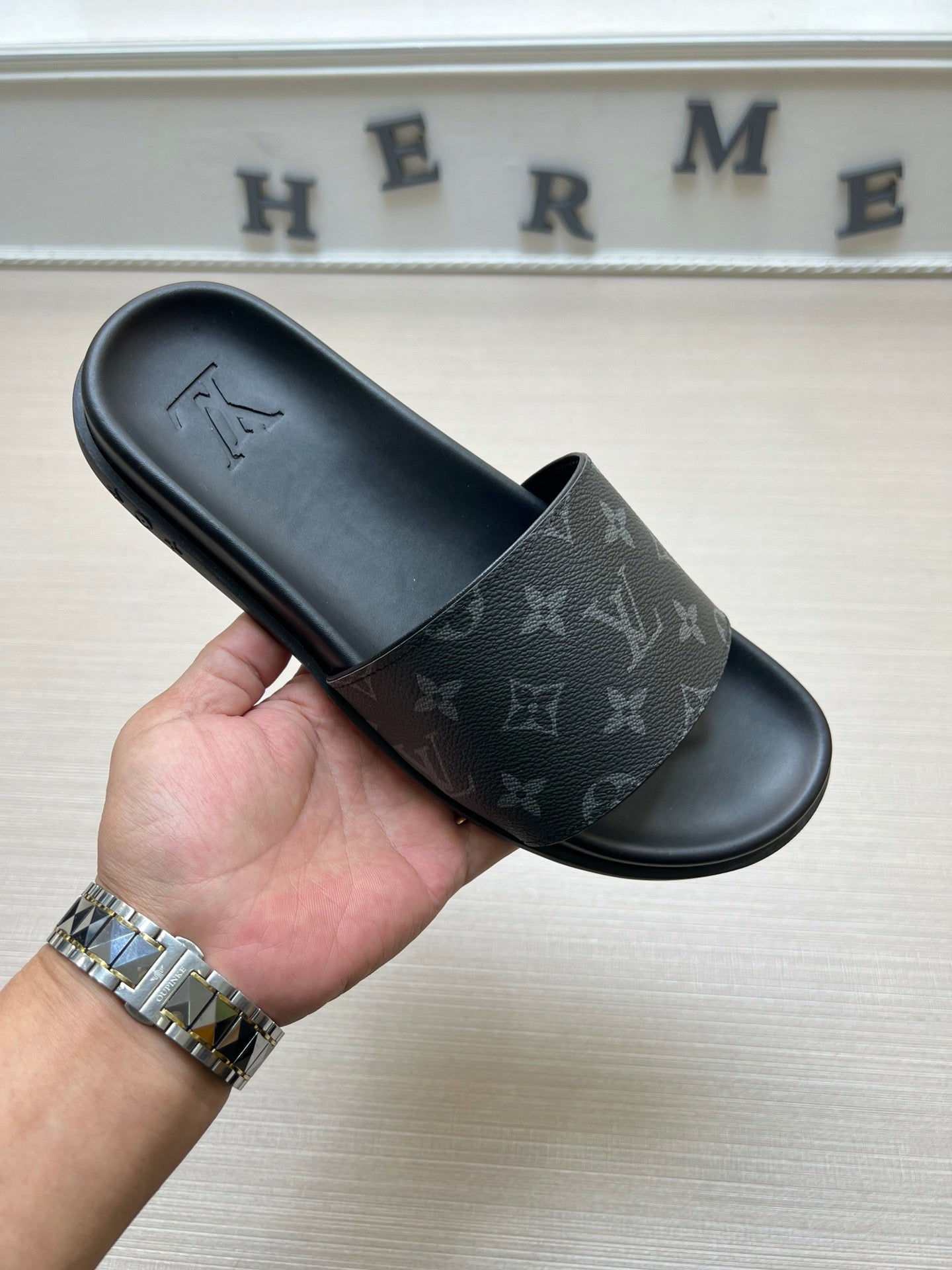 54E56ZDE Stylish slippers