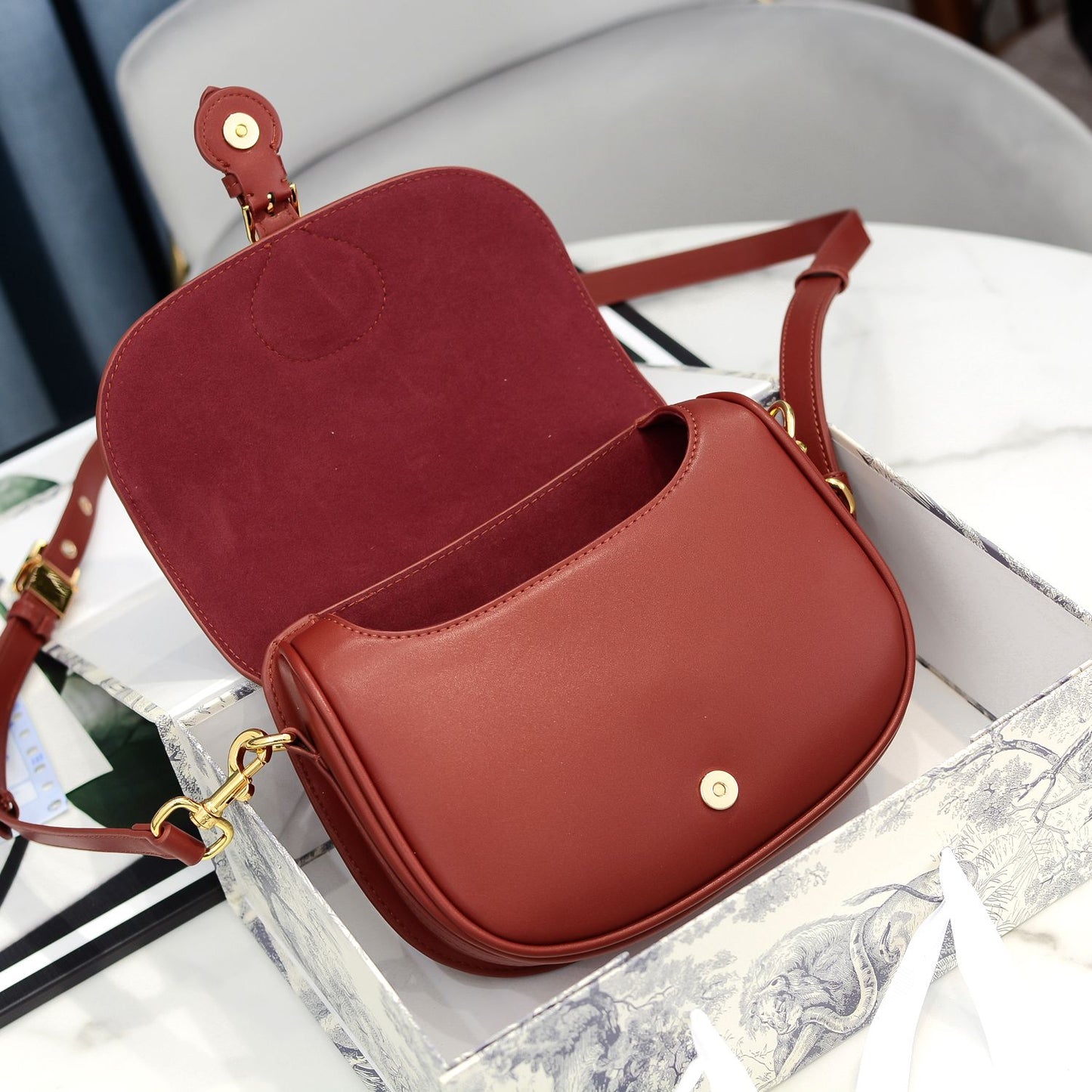 1L48BDE Stylish leather bag