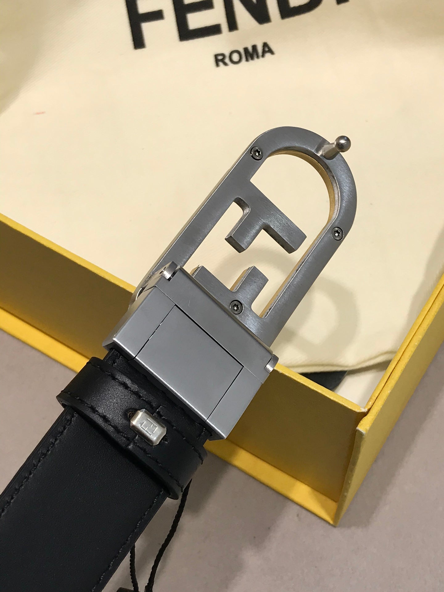 14F91PDE Stylish High quality belt With full package