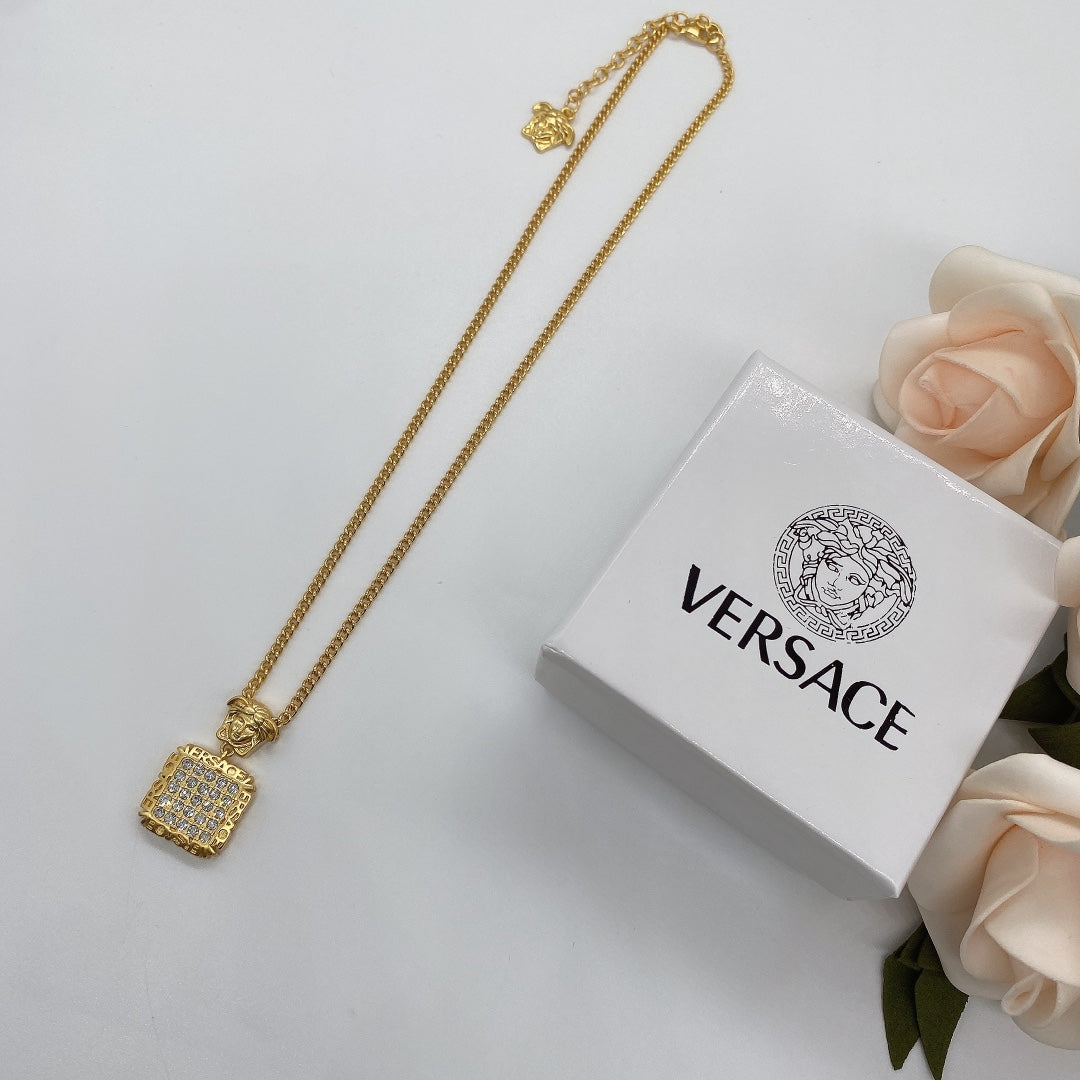 175RV94XDE Stylish Necklace