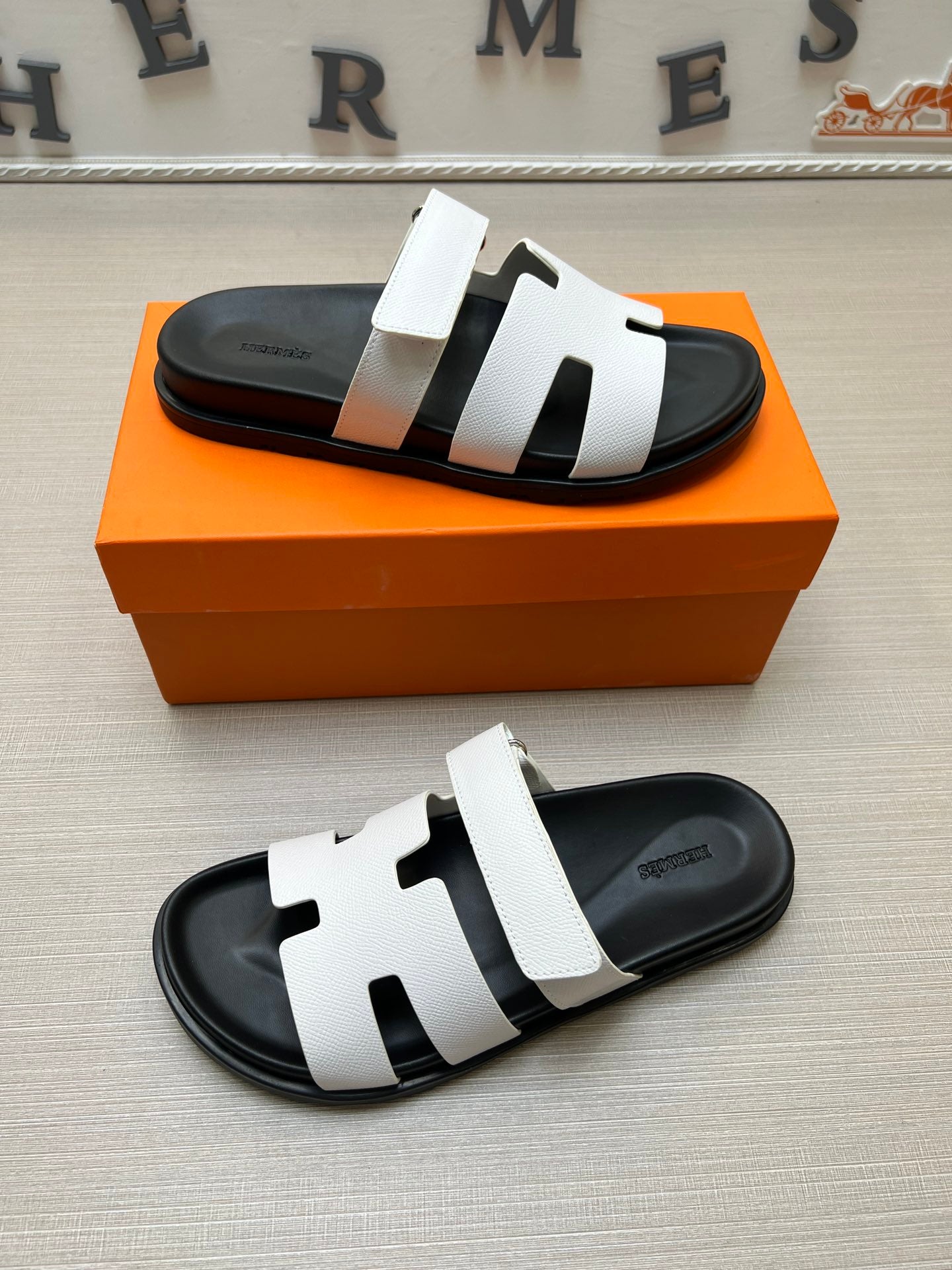 54H1ZDE Stylish slippers