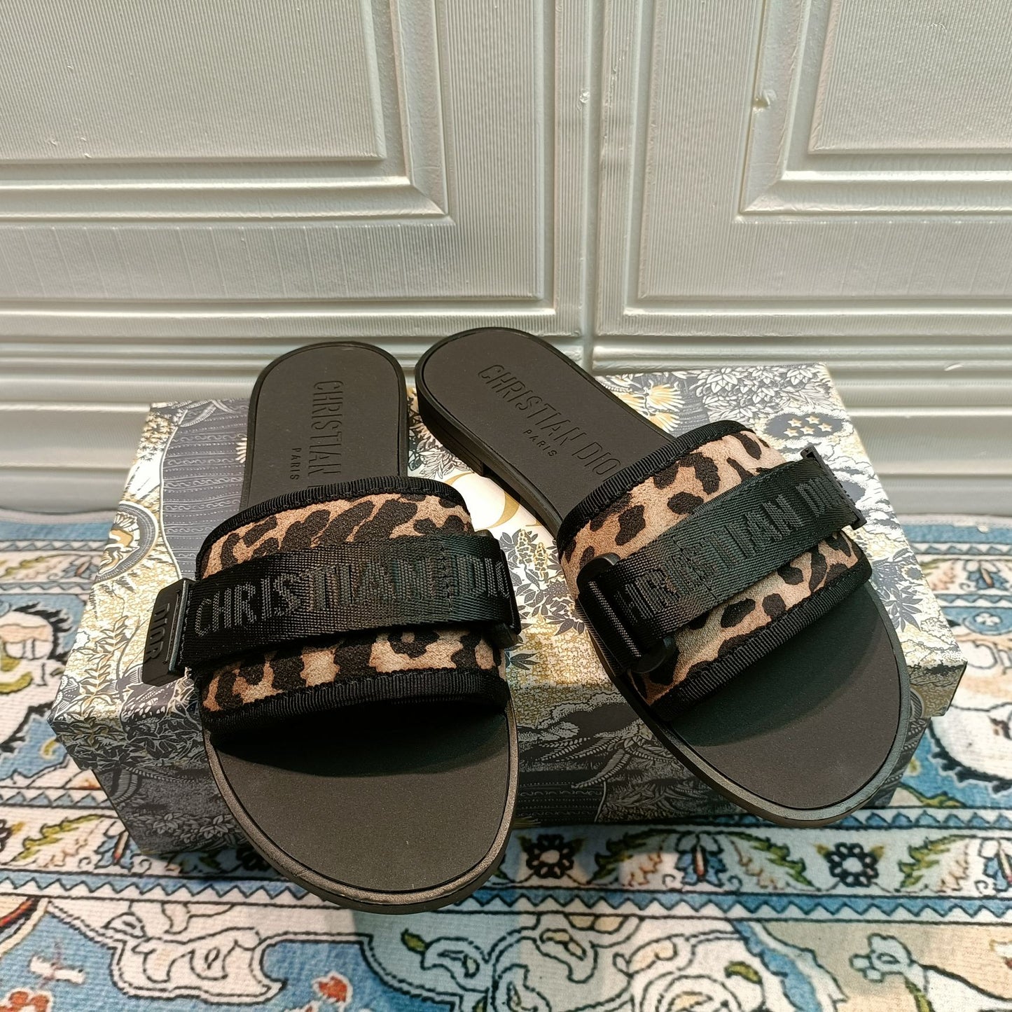 14D20ZDE Stylish Slippers