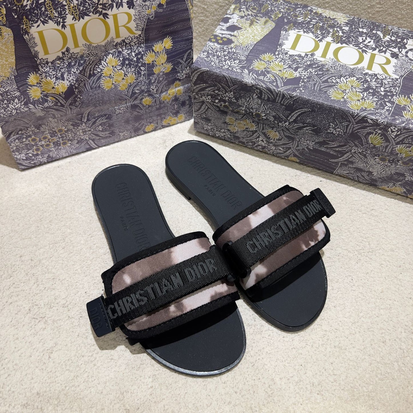 14D18ZDE Stylish slippers