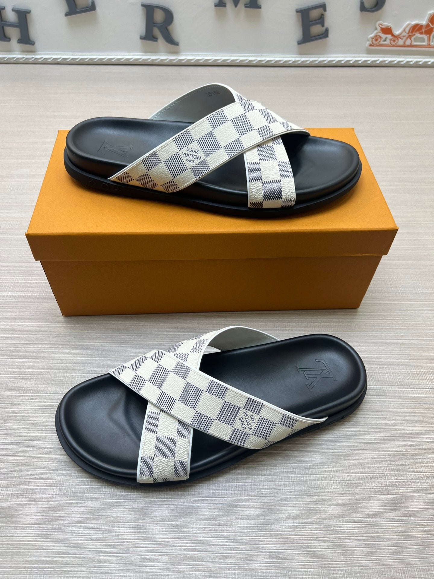 54E61ZDE Stylish slippers