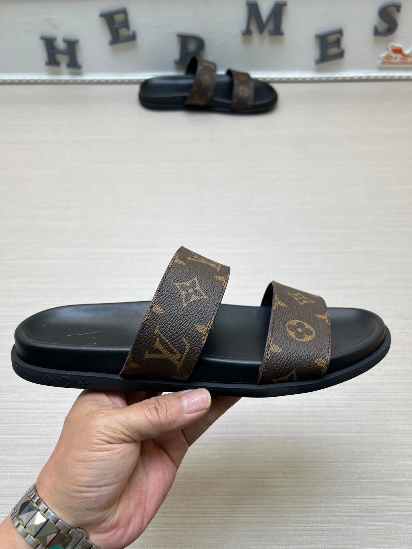 54E57ZDE Stylish slippers