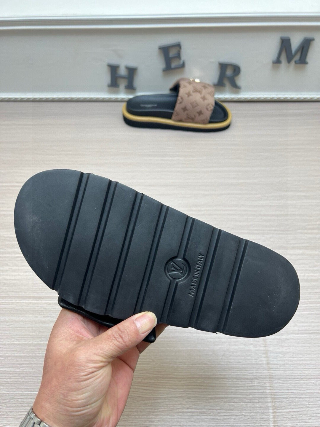 5QE10ZDE Stylish Slippers