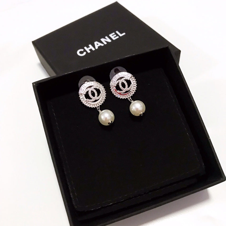 14C792EDE Stylish Earrings