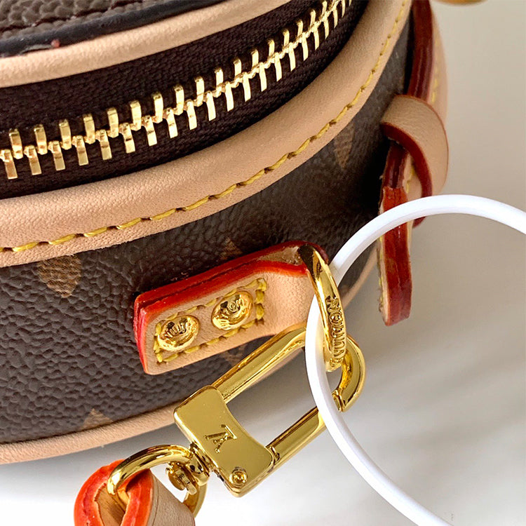 1E17BDE Stylish leather bag