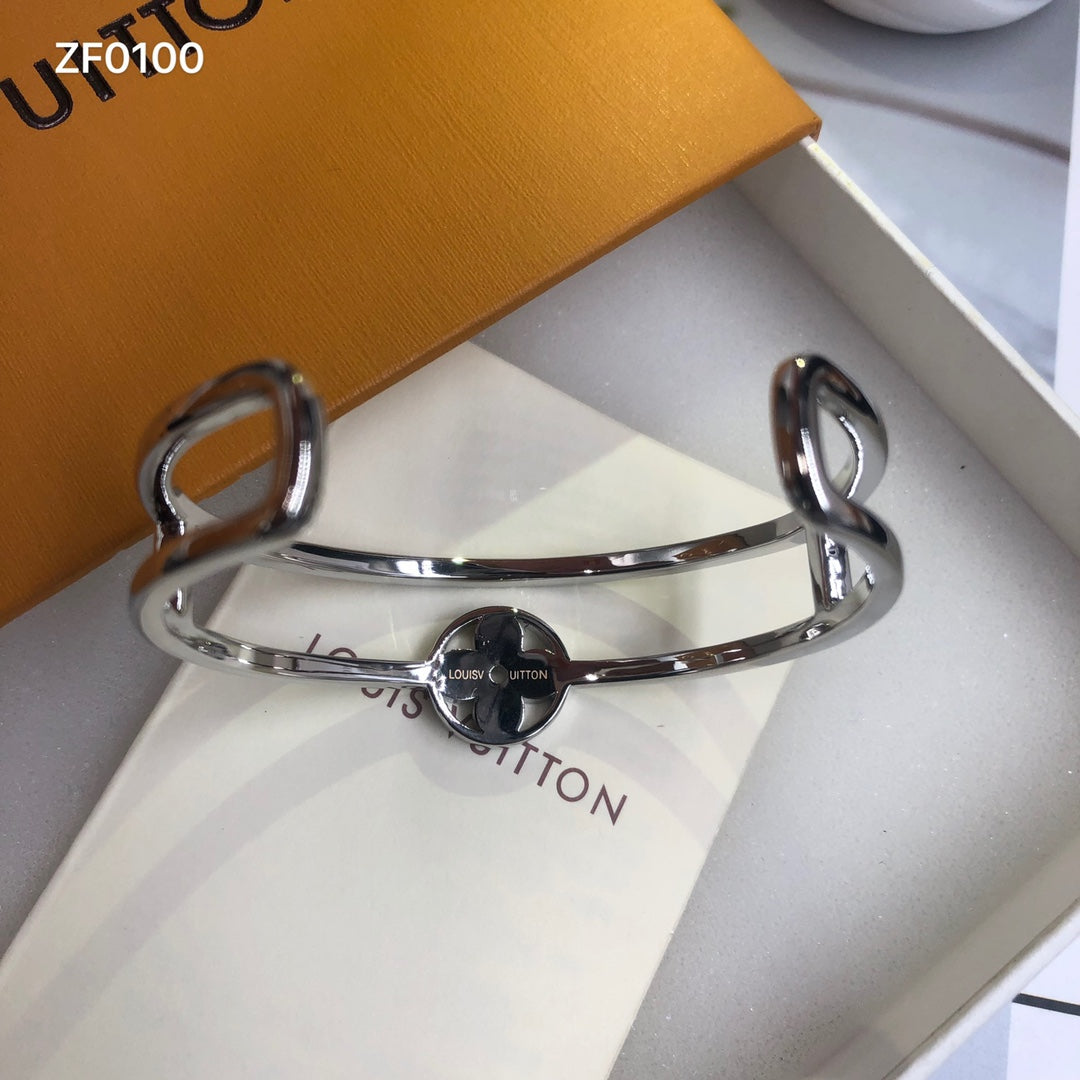 1YE348KDE Stylish Bracelets