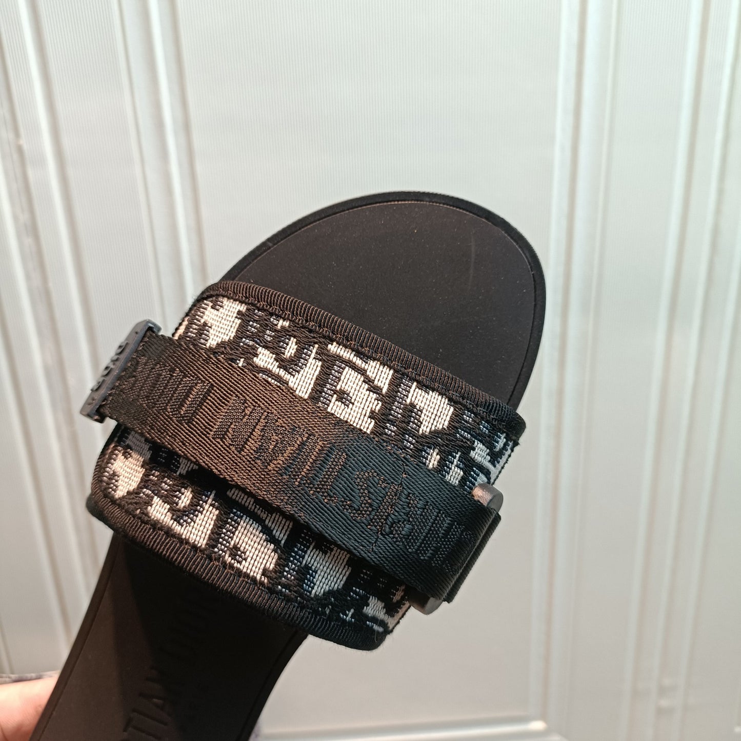 14D20ZDE Stylish Slippers