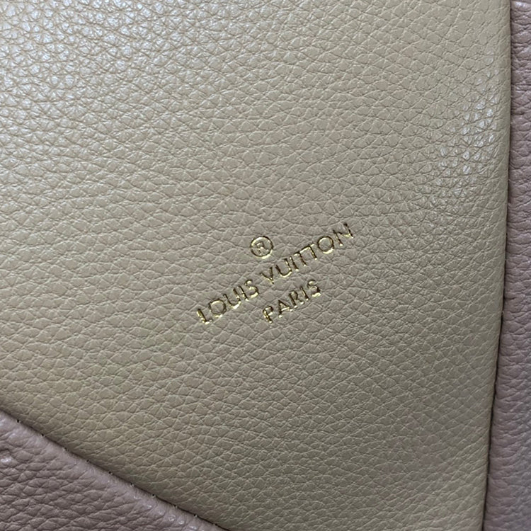 AE18BDE Stylish leather bag