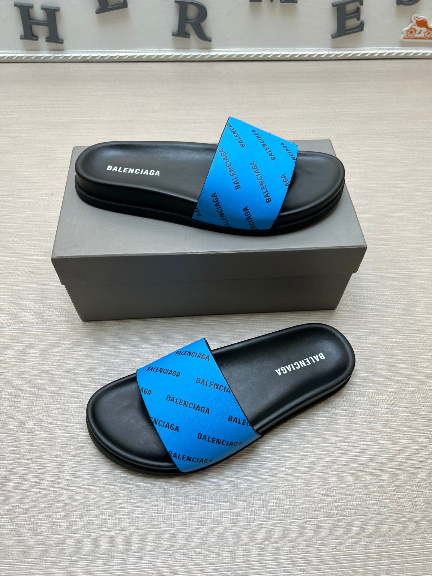 54J99ZDE Stylish slippers