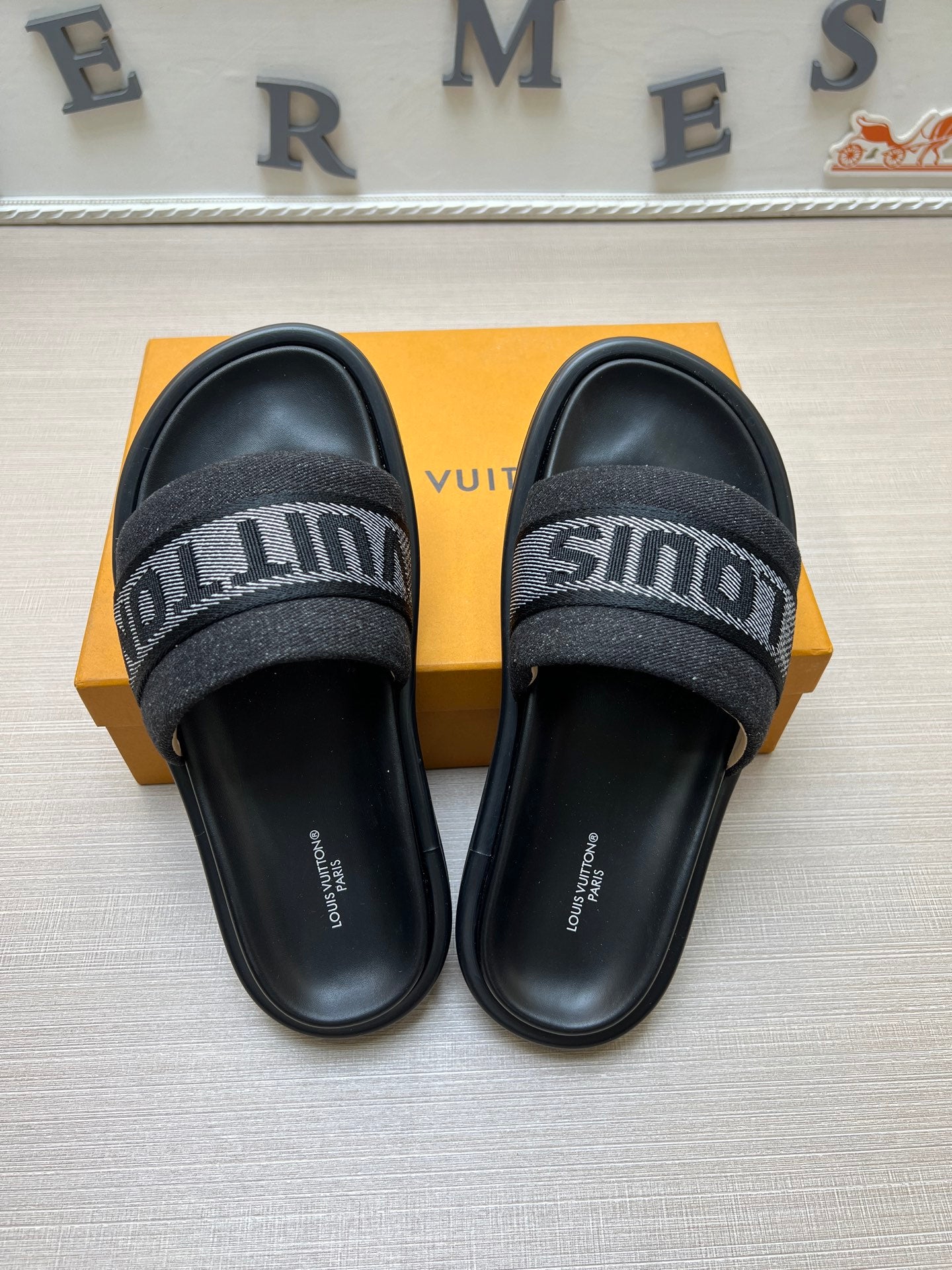 535ZE300ZDE Stylish Slippers
