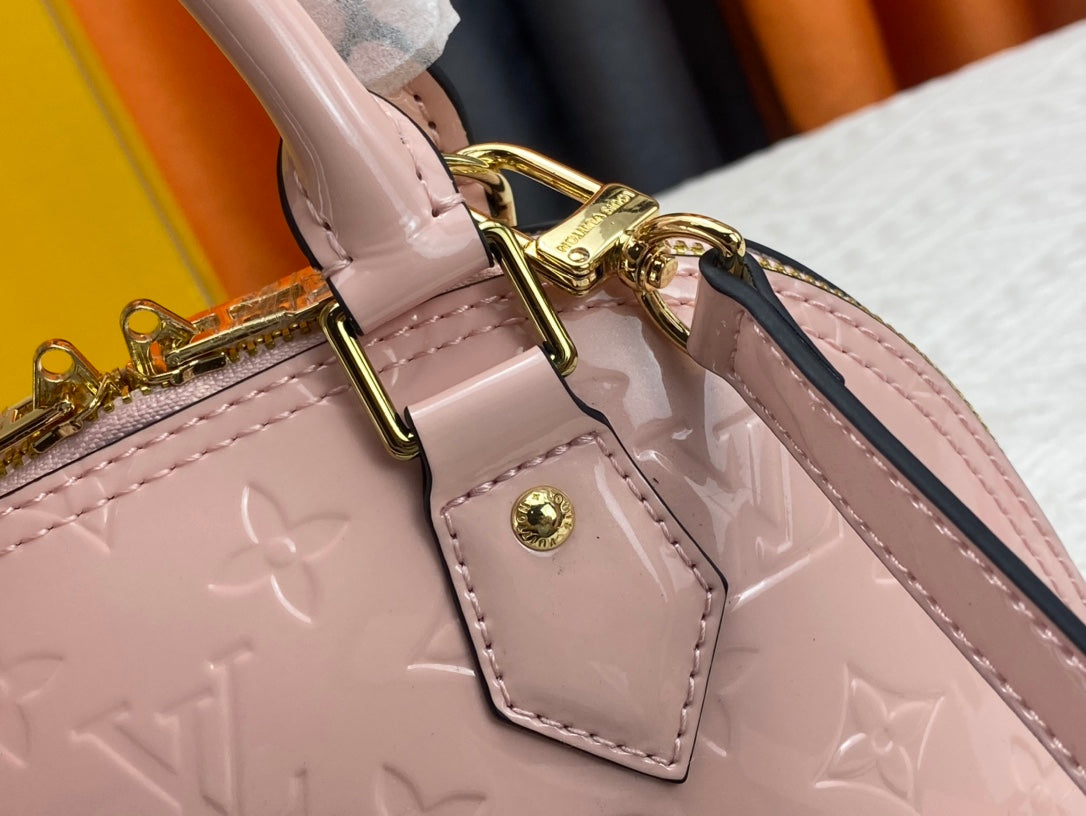 165NE97BDE Stylish leather bag