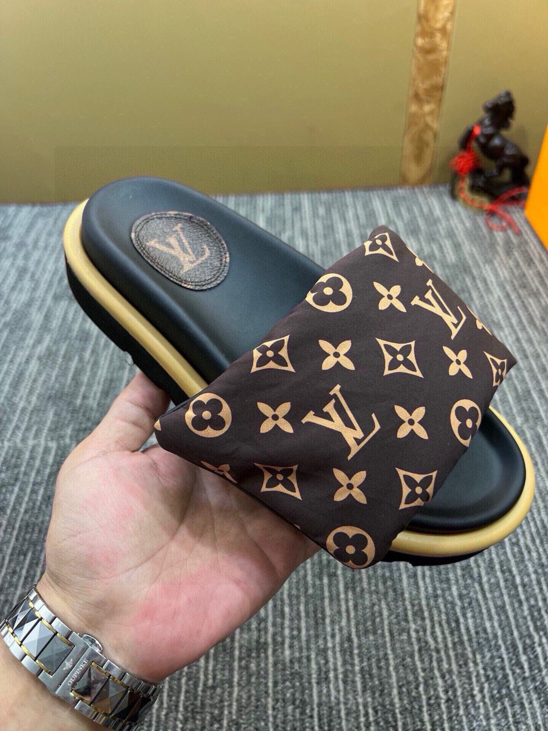 5QE12ZDE Stylish Slippers
