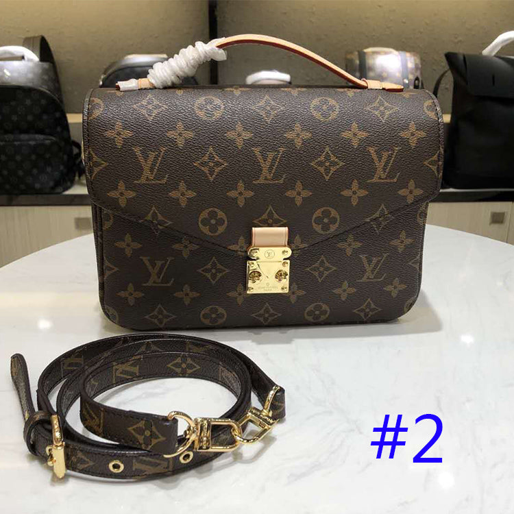 1E65BDE Stylish leather bag