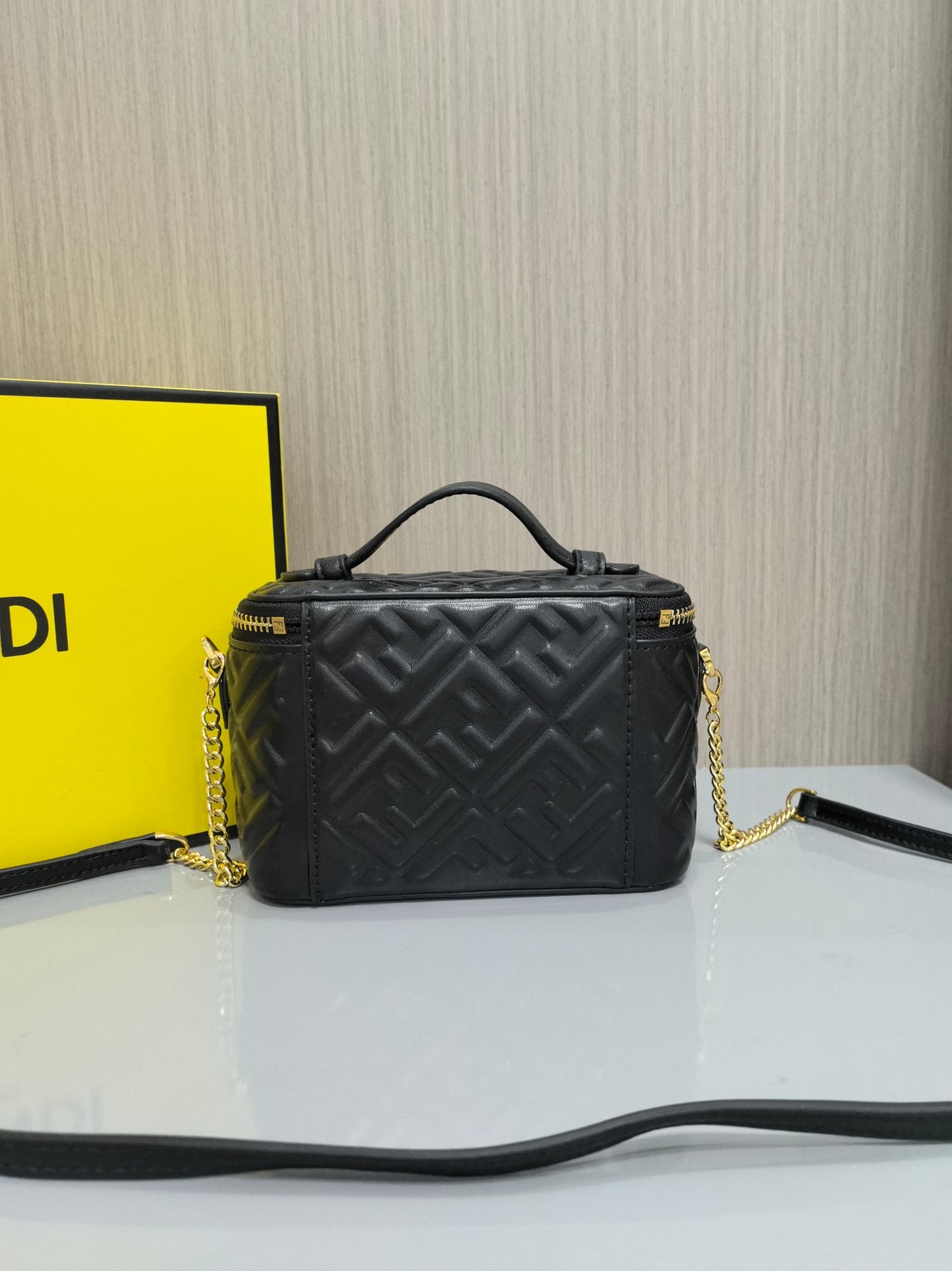 15RF59BDE Stylish leather bag