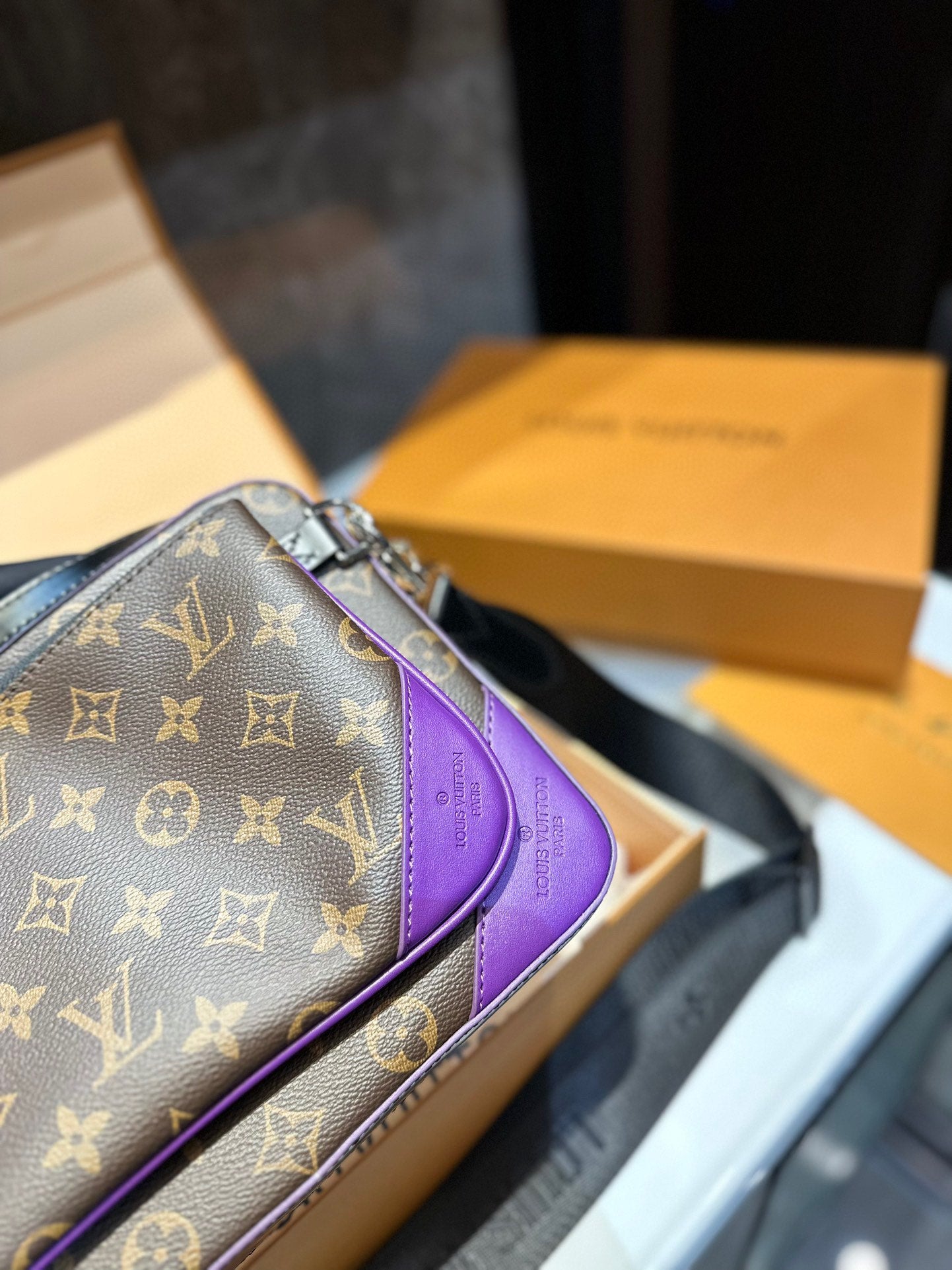 6XE230BDE Stylish leather bag