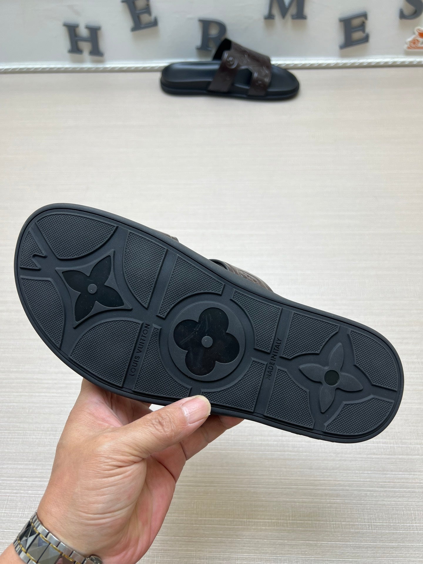 54E67ZDE Stylish slippers