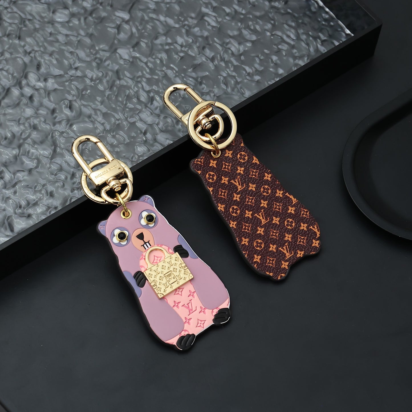 14E88ADE Stylish key closure