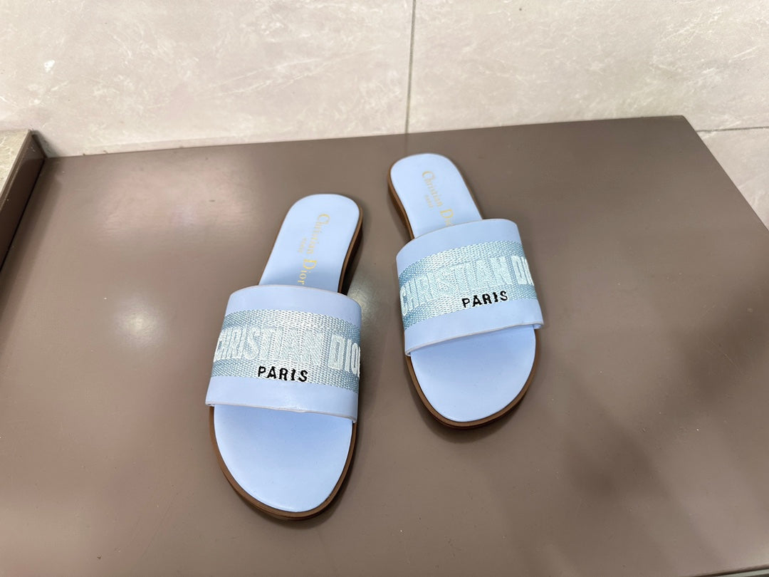14D32ZDE Stylish slippers
