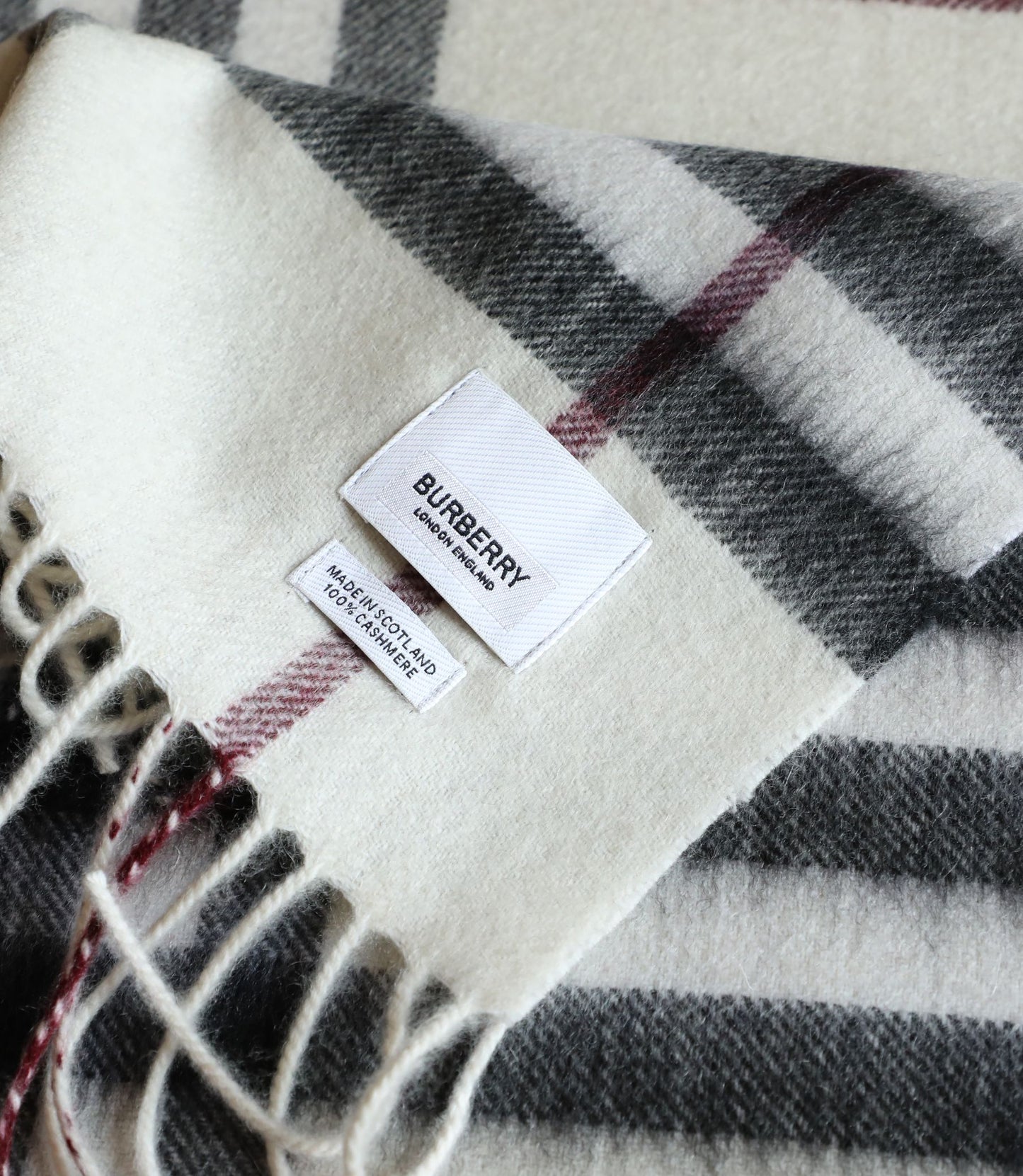 185ZR3WDE Stylish Winter Scarves