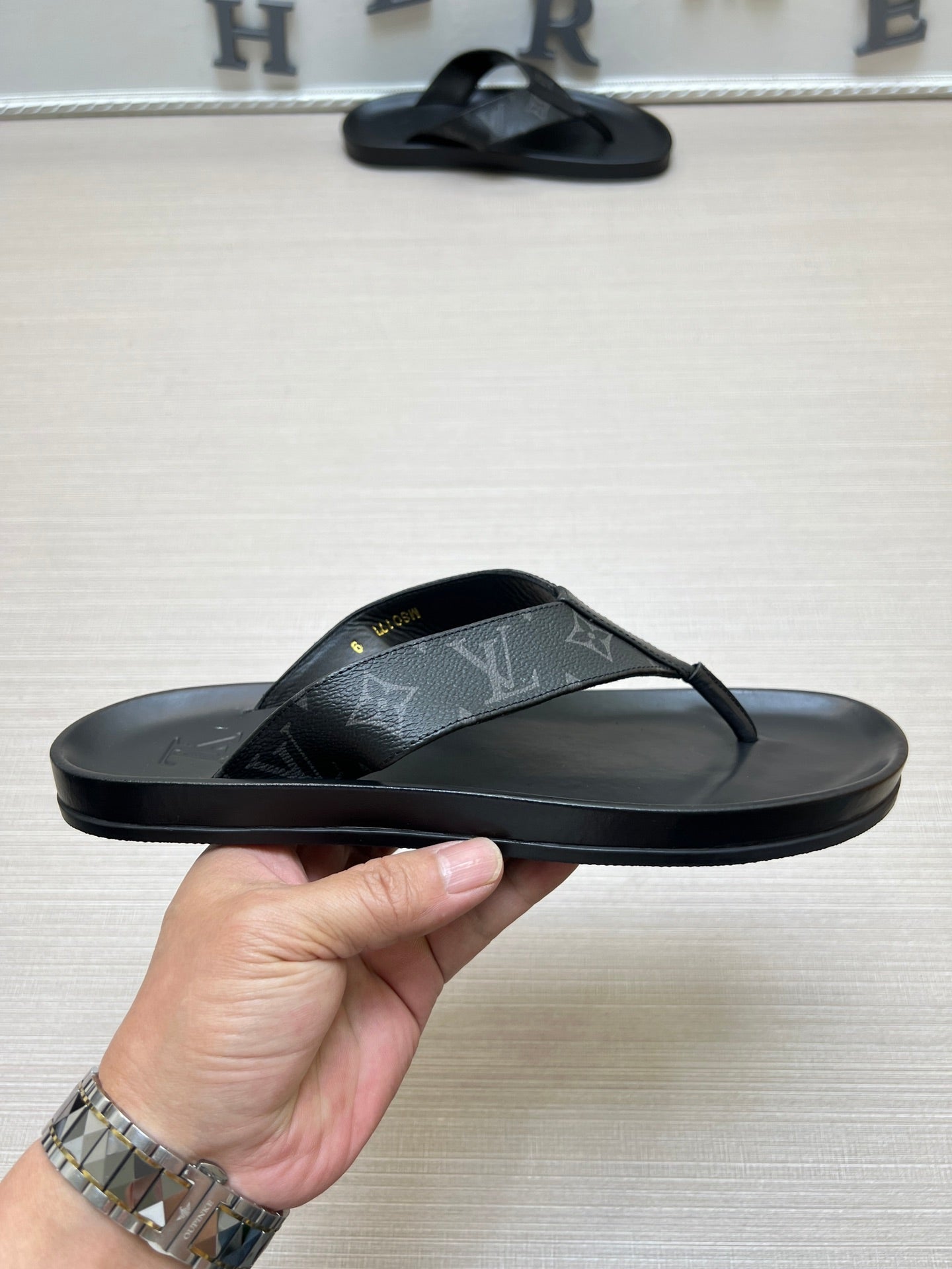 54E86ZDE Stylish slippers