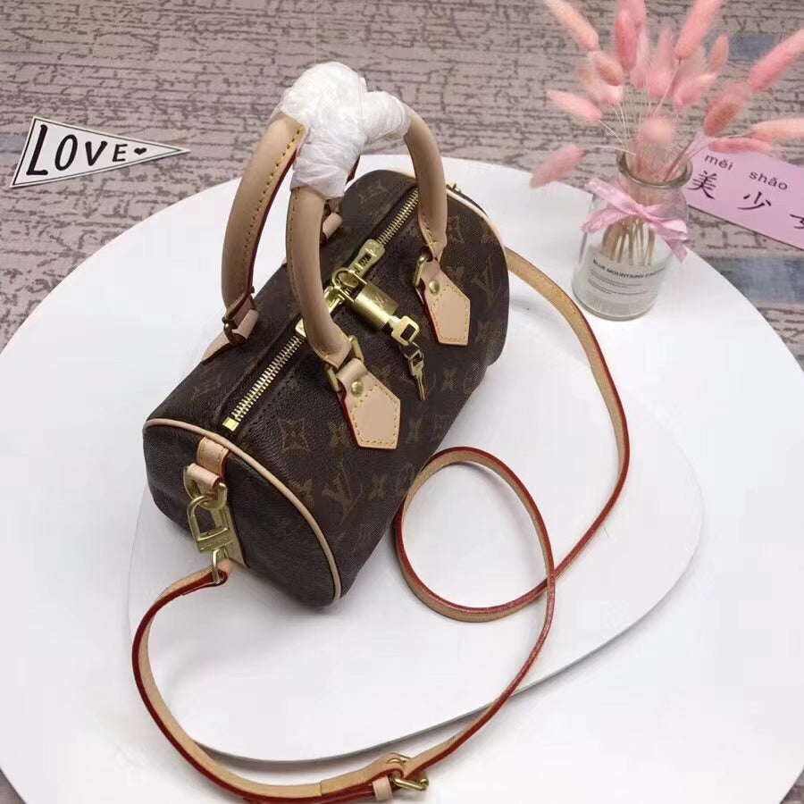 9E1BDE Stylish leather bag
