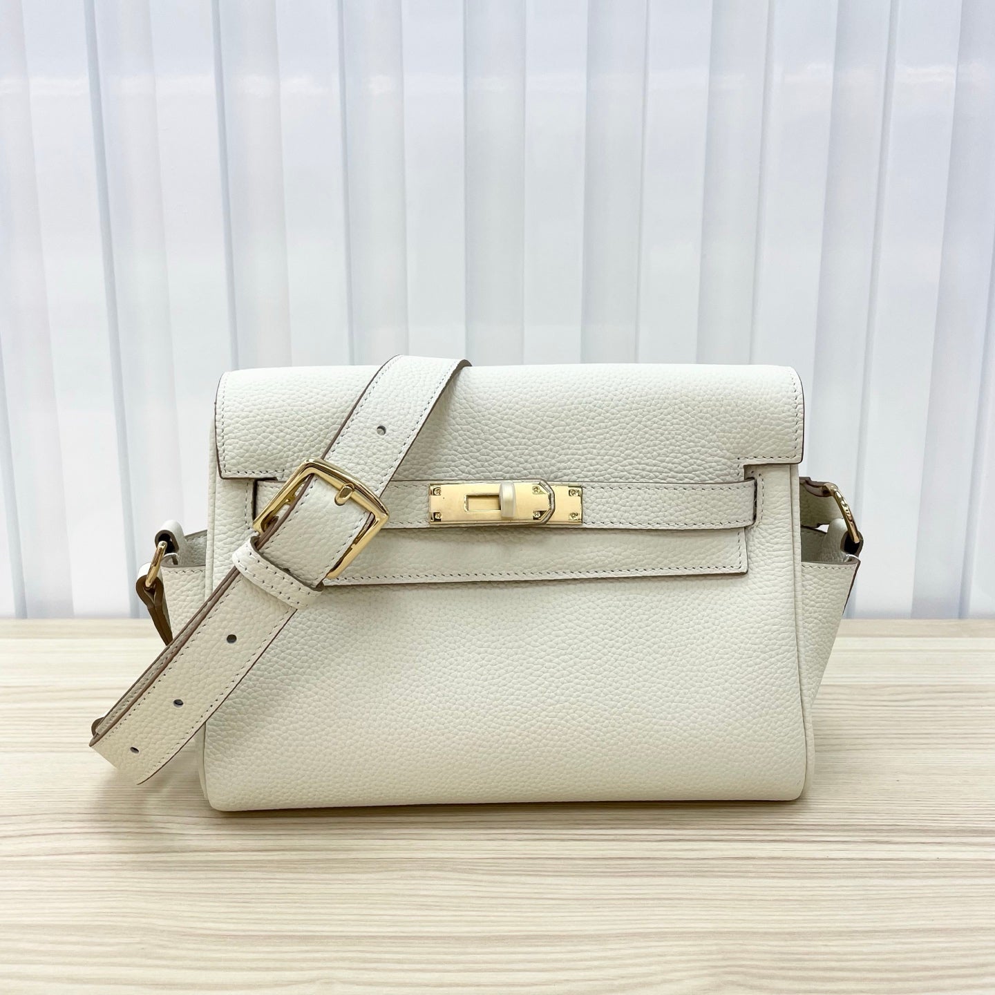 15RH4BDE Stylish leather bag