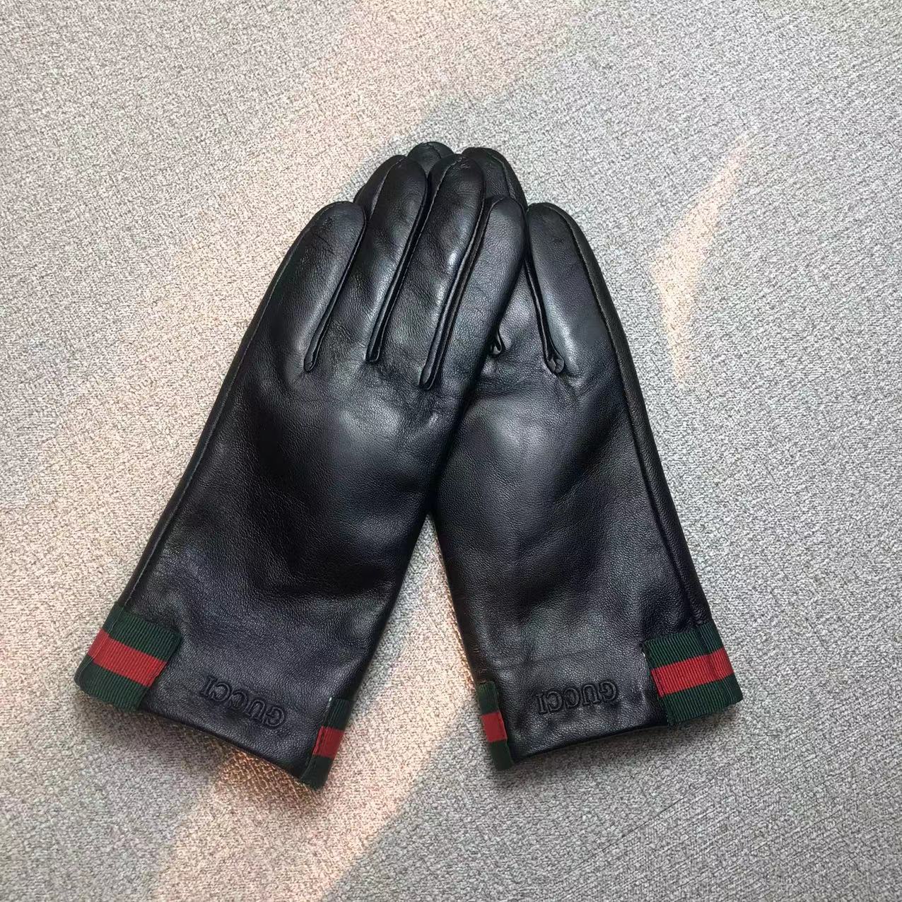 24B94SDE Stylish gloves