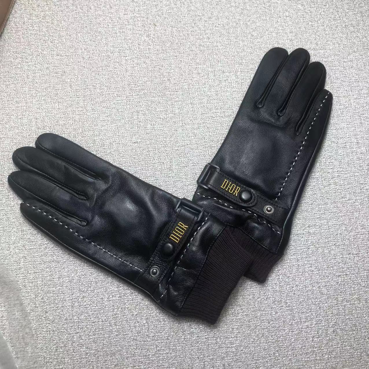 24D82SDE Stylish gloves
