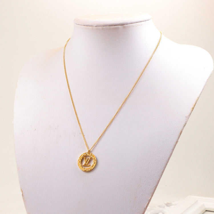 2E10XDE Stylish Necklaces