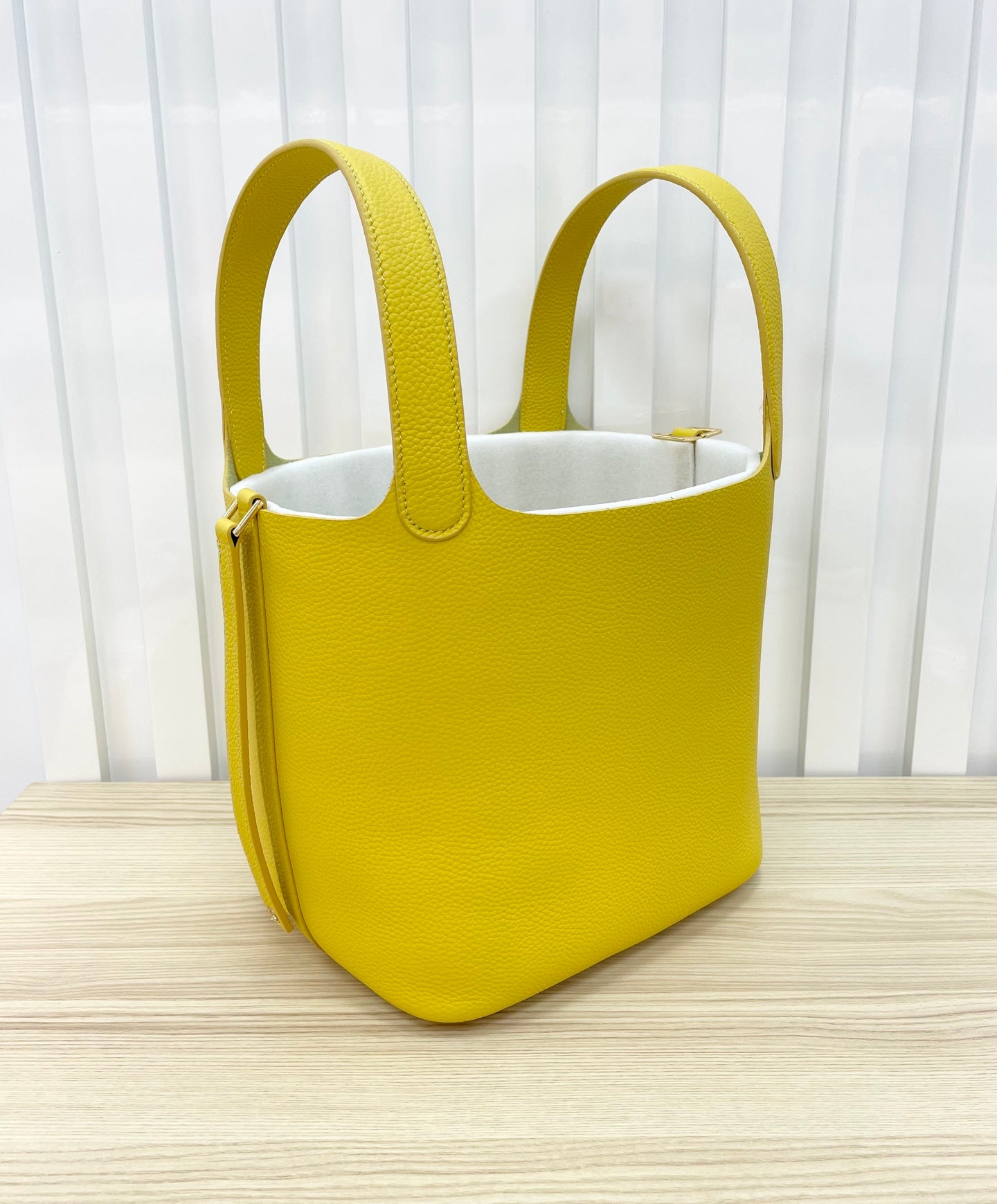 15RH5BDE Stylish leather bag