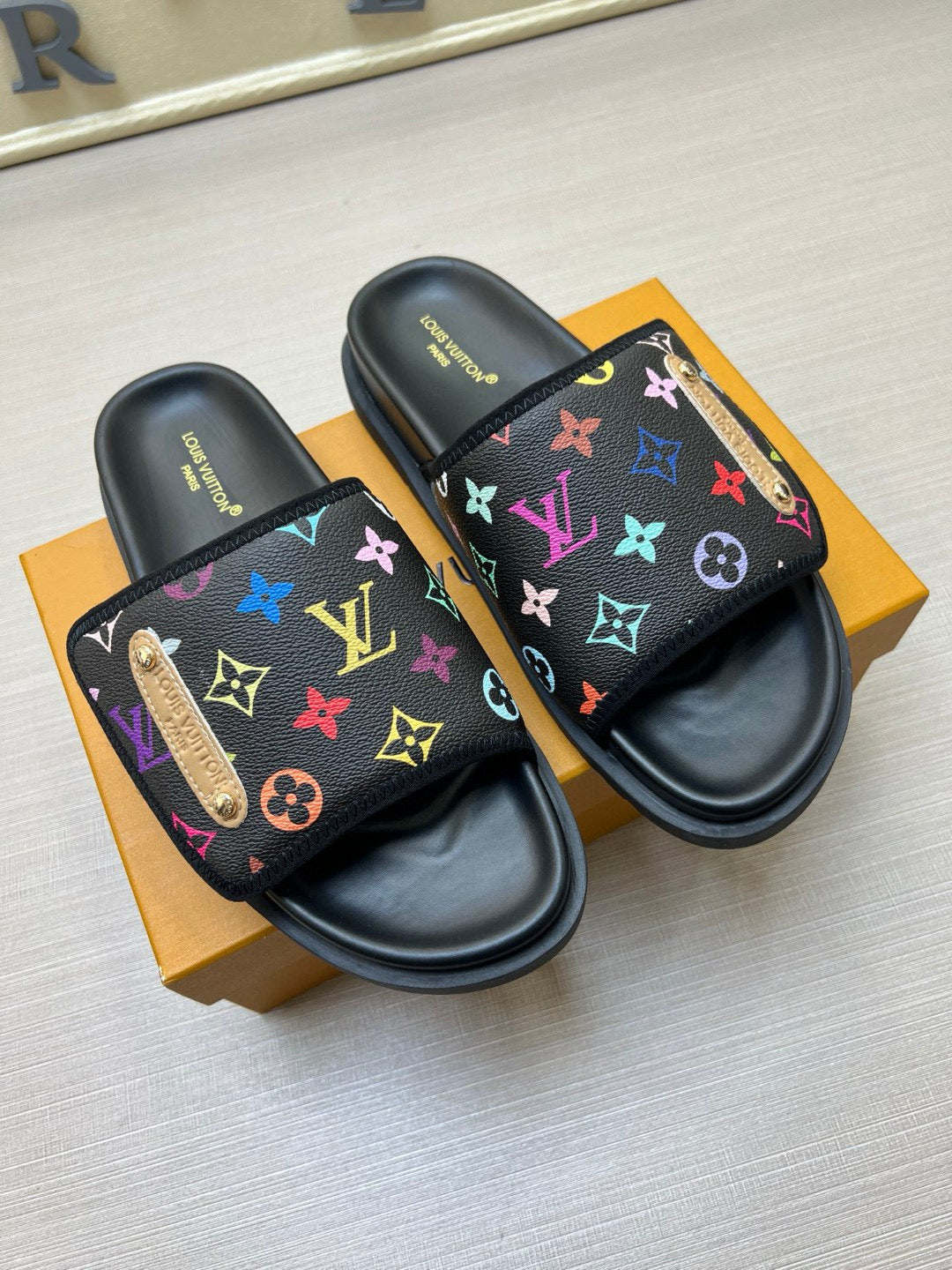 575NE6ZDE Stylish Slippers