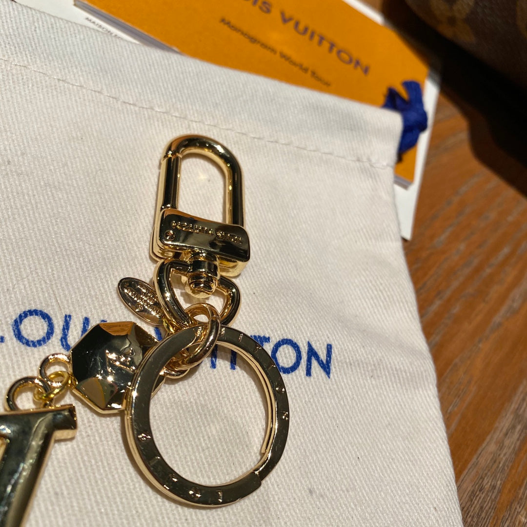 1E14ADE Stylish Keychains
