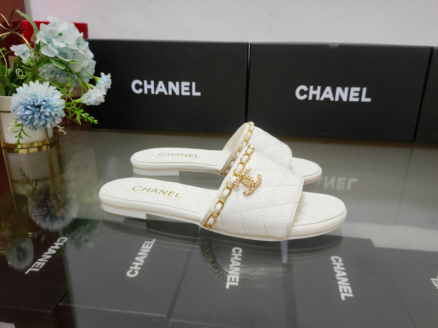 14C29ZDE Stylish slippers