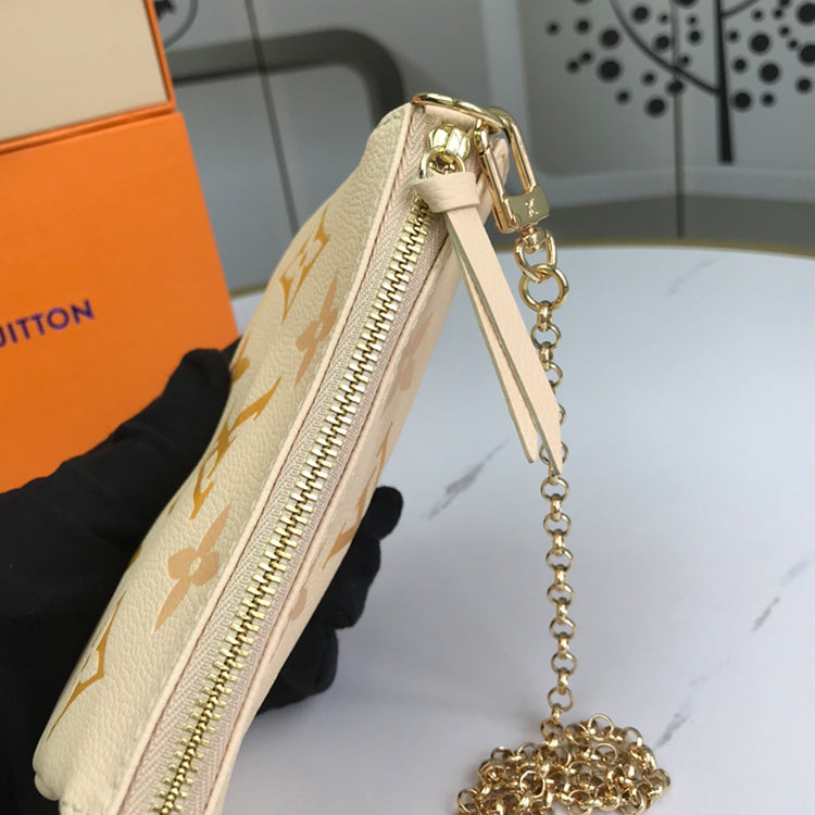 1E043BDE Stylish leather bag
