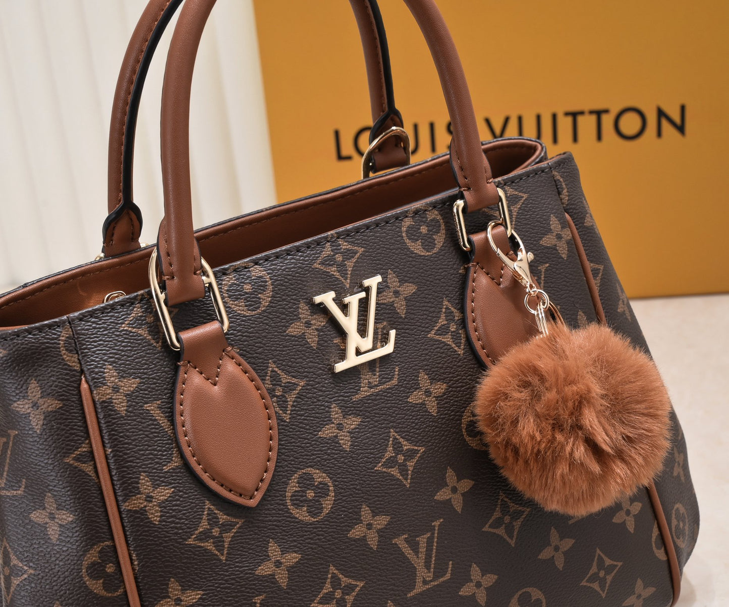 165NE102BDE Stylish leather bag