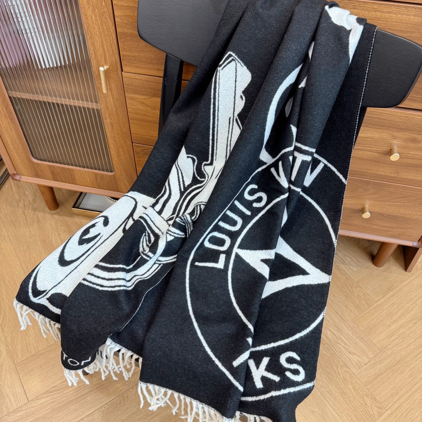 175RE3WDE Stylish Winter Scarves