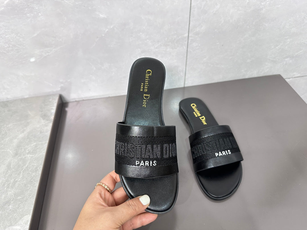 14D32ZDE Stylish slippers