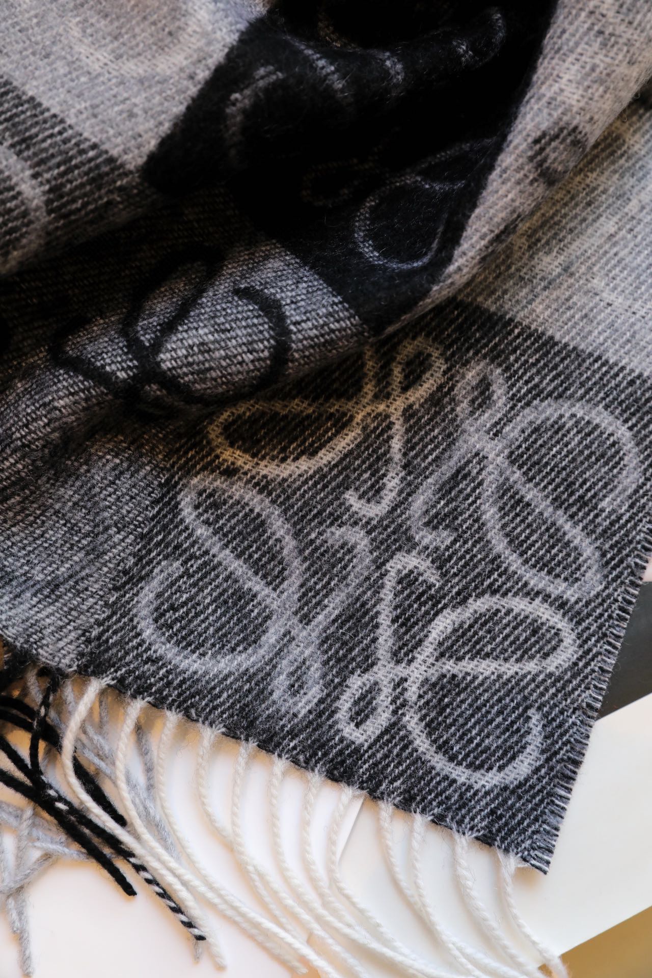 175RA13WDE Stylish Winter Scarves