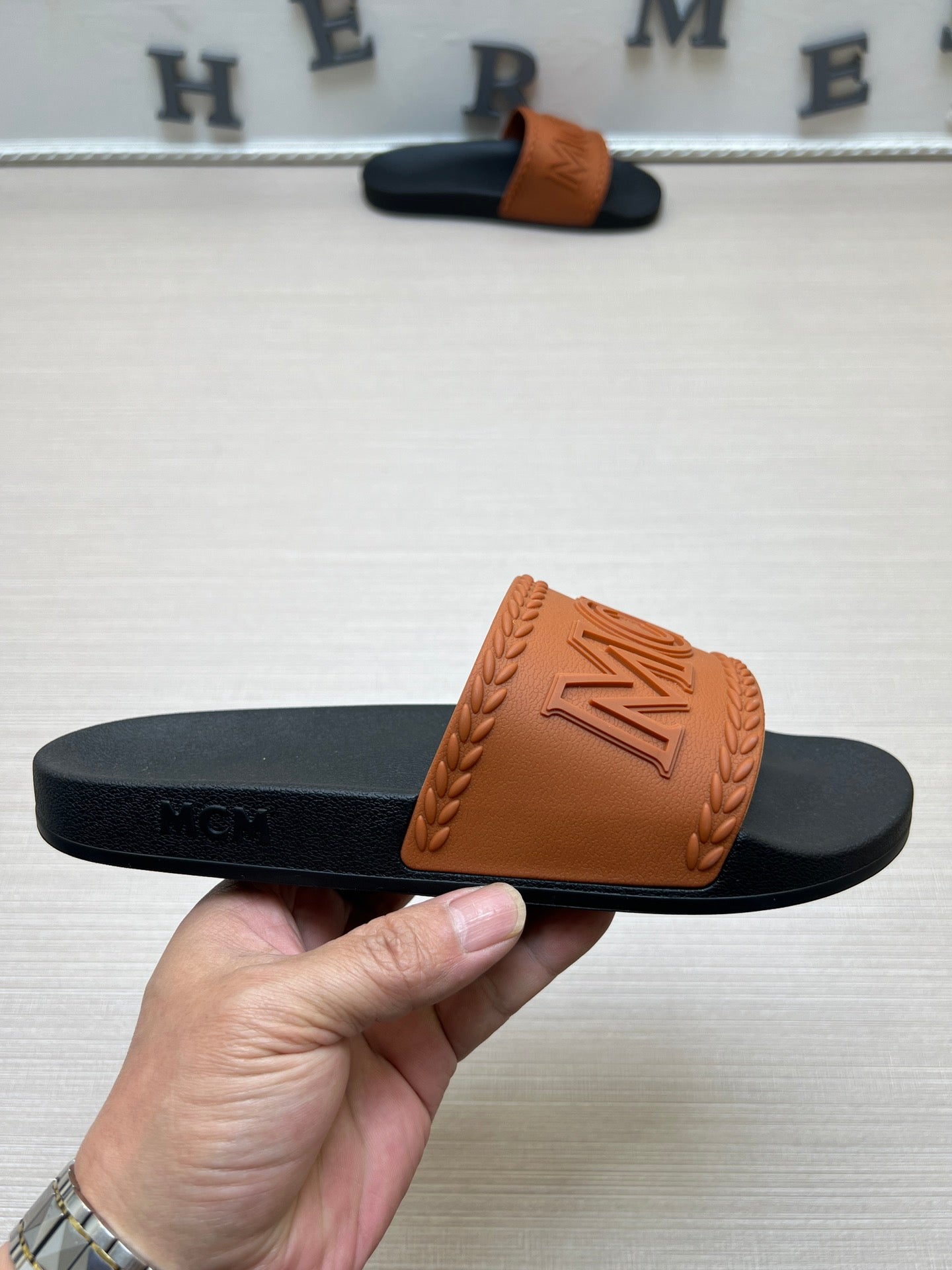 54M42ZDE Stylish slippers