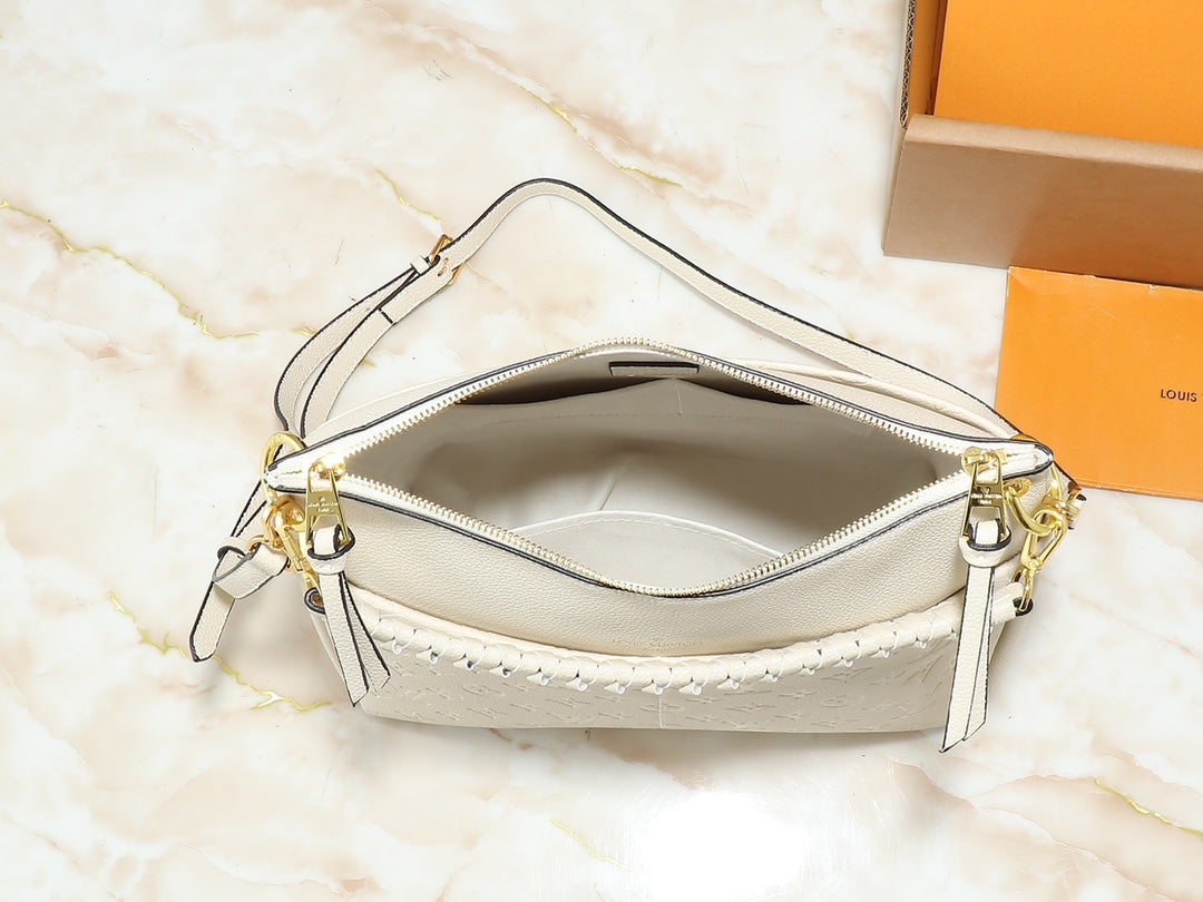 1WE115BDE Stylish leather bag