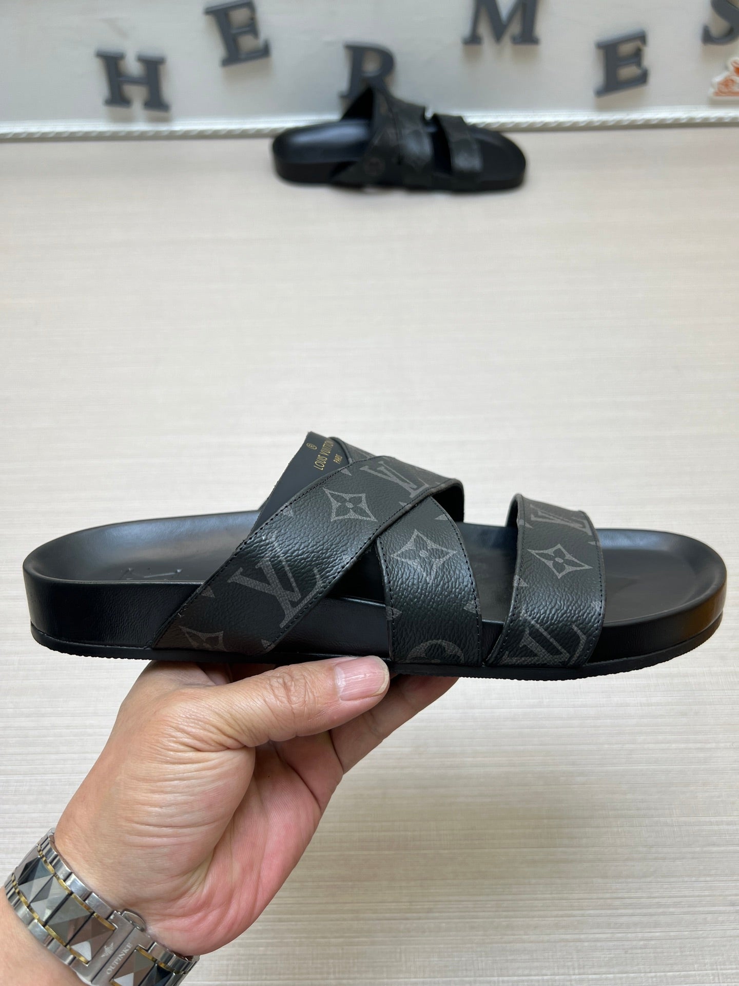 54E89ZDE Stylish slippers